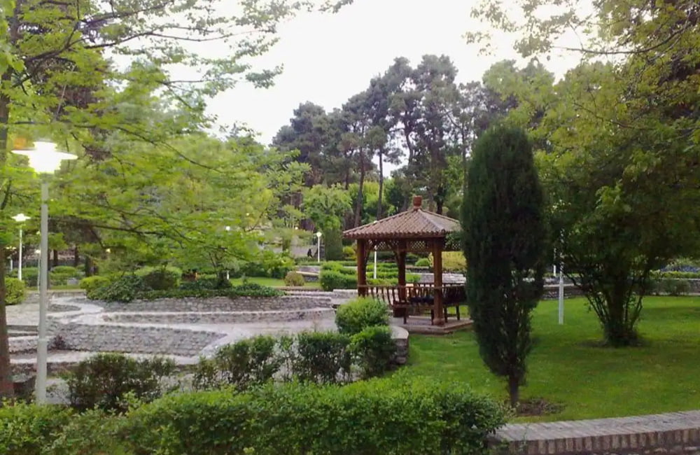 پارک ساعی در بهار