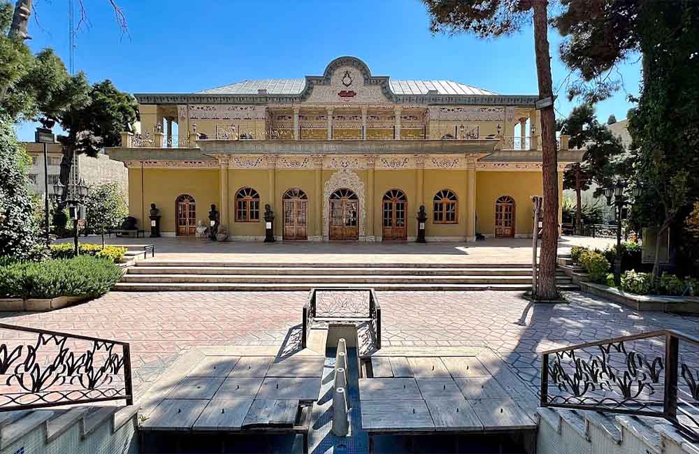 نمای بیرونی عمارت عین‌الدوله