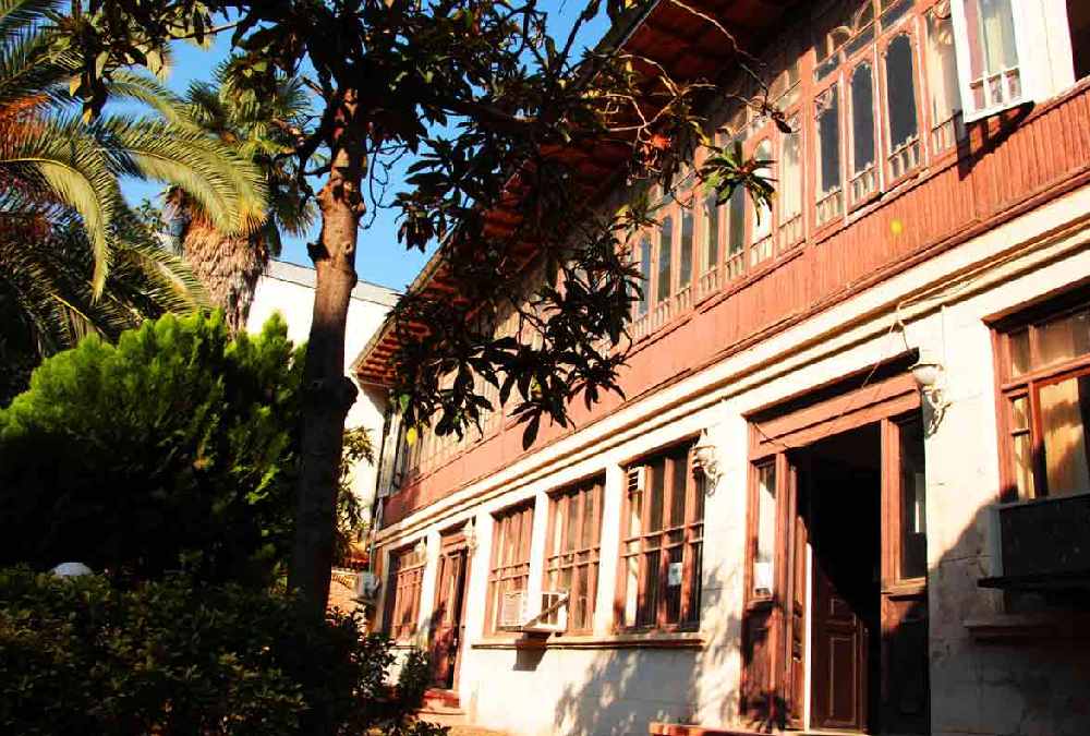 نمایی از خانه قدیری با معماری دوران قاجار