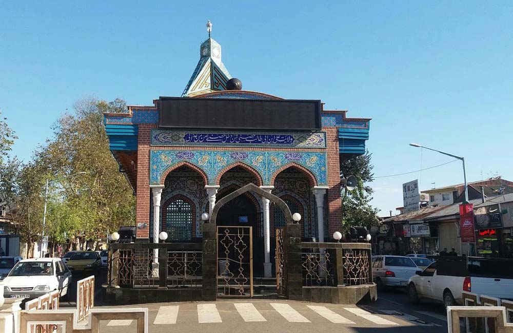 مقبره دانای علی رشت در روشنایی روز