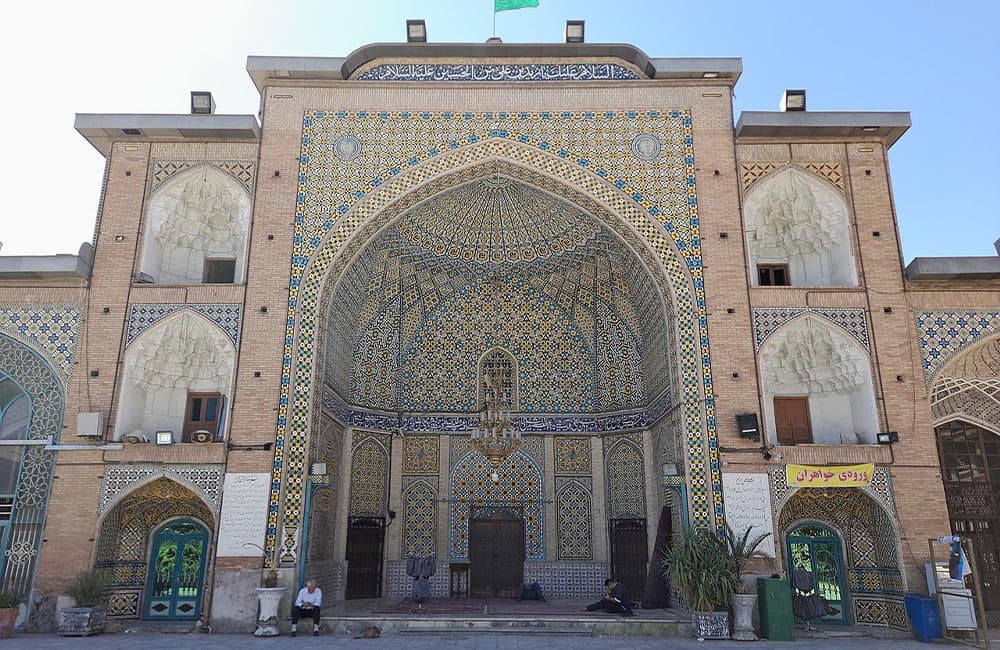 ایوان اصلی امامزاده زید در تهران