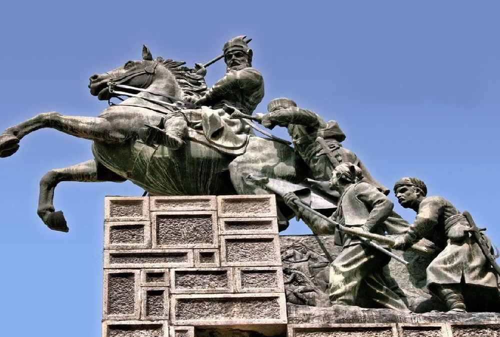 مجسمه مفرغی نادرشاه سوار بر اسب