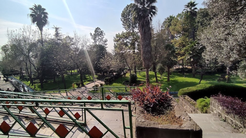پارک کشاورز رشت با درختهای سبز متنوعش
