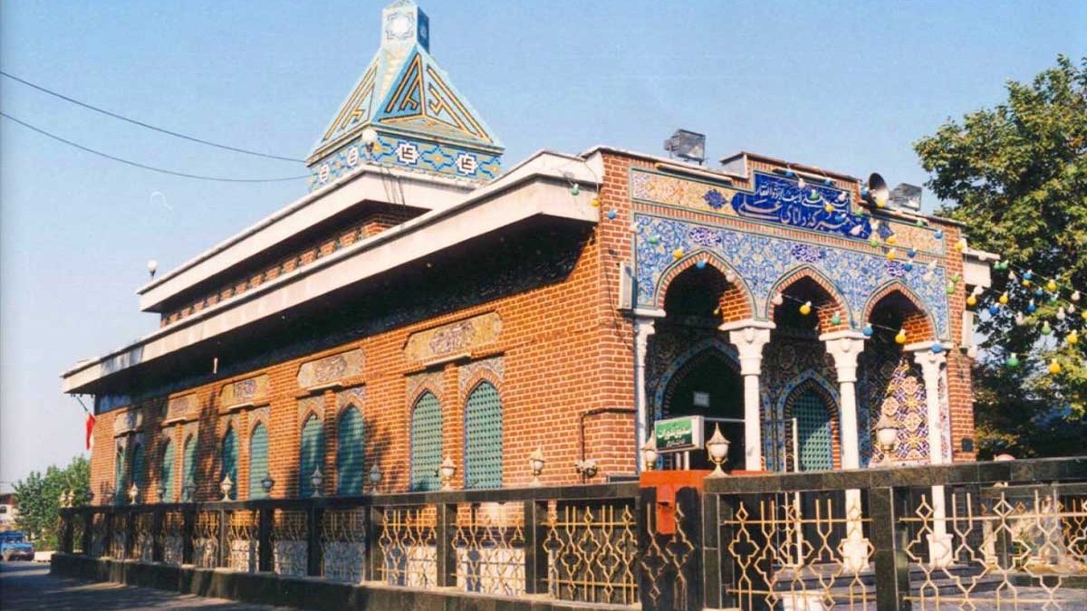 معرفی کامل مکان‌های مذهبی رشت؛ از مساجد تاریخی تا زیارتگاه‌ها