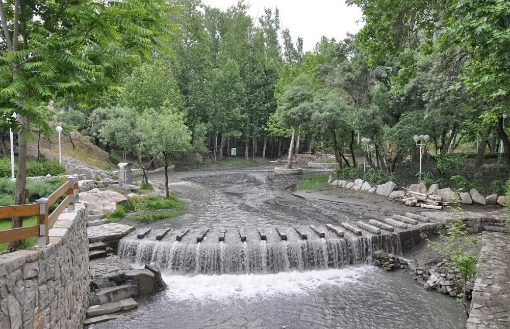 نمایی از پل پارک جنگلی شاندیز
