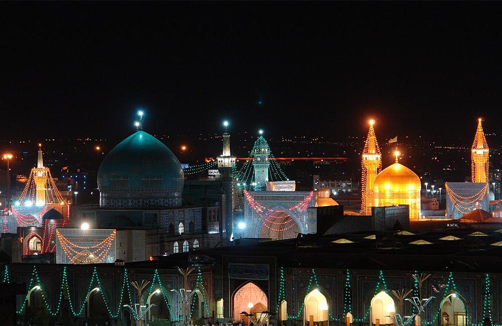نمای باز حرم مقدس امام رضا در شب