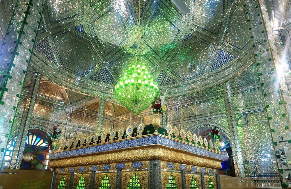 نمای داخلی بقعه خواهر امام در رشت