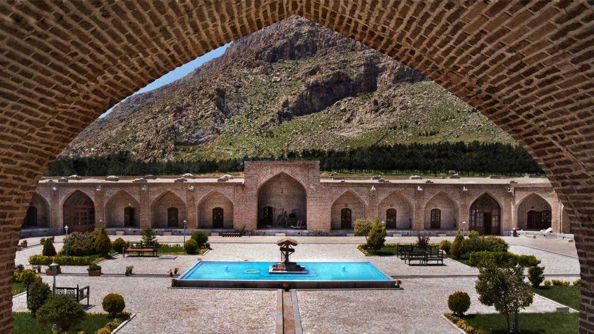 راهنمای کامل بازدید از کاروانسرای شاه عباسی رشت (کاروانسرای لات)