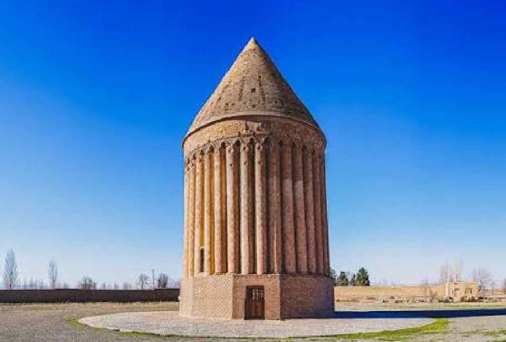 برج رادکان از جاهای دیدنی تاریخی مشهد