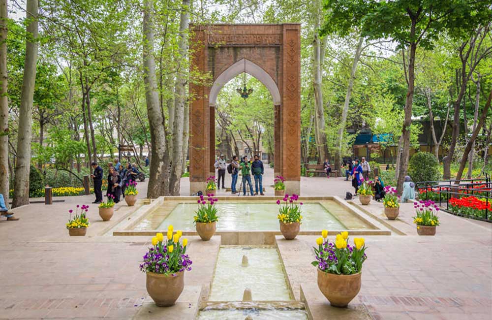 باغ ایرانی تهران در بهار