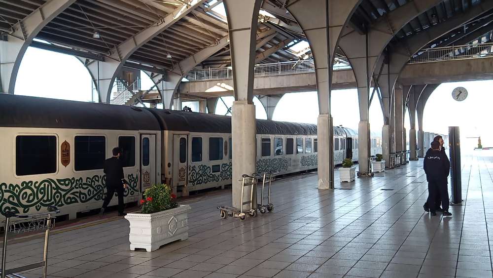 محوطه ایستگاه قطار رشت