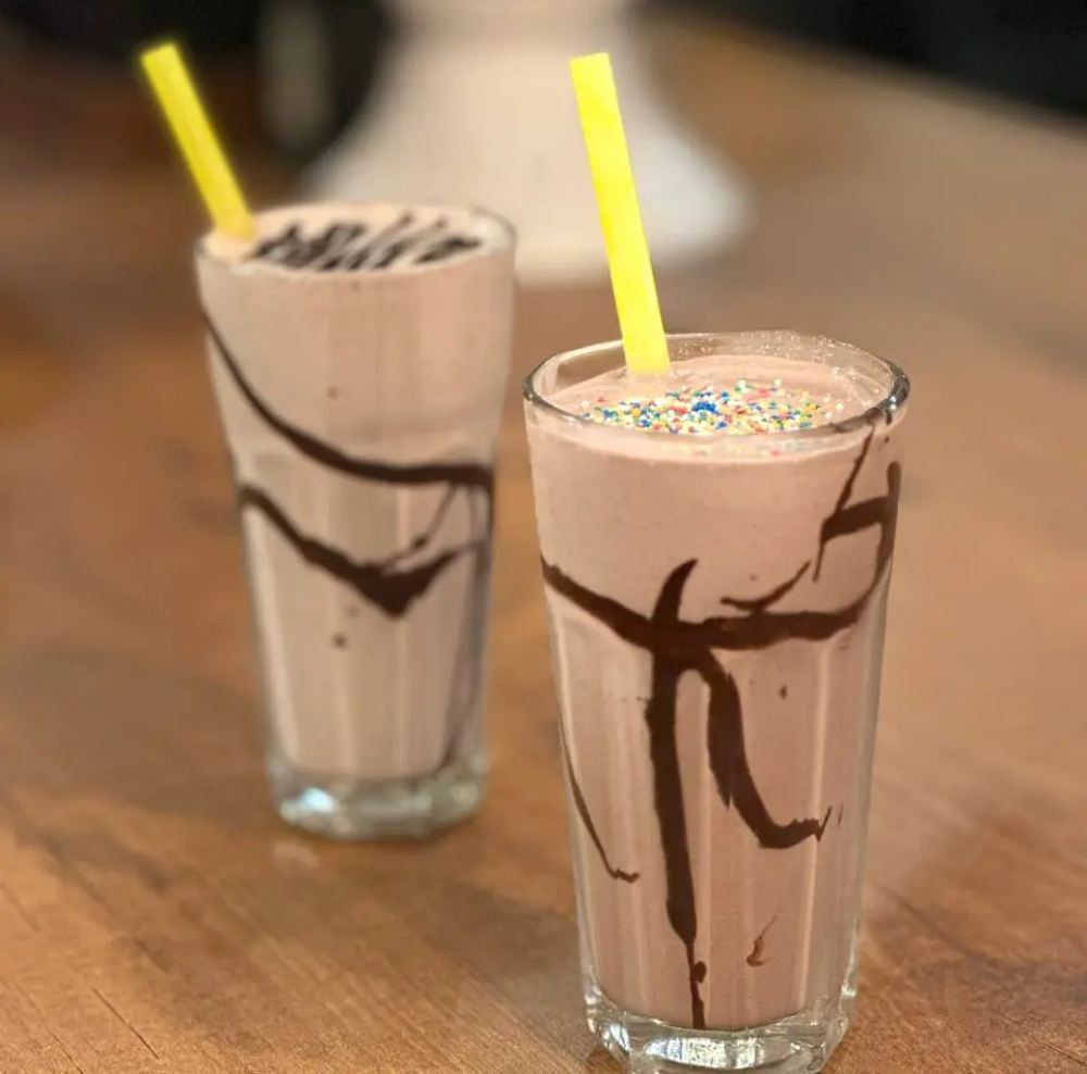 دو میلک شیک شکلات