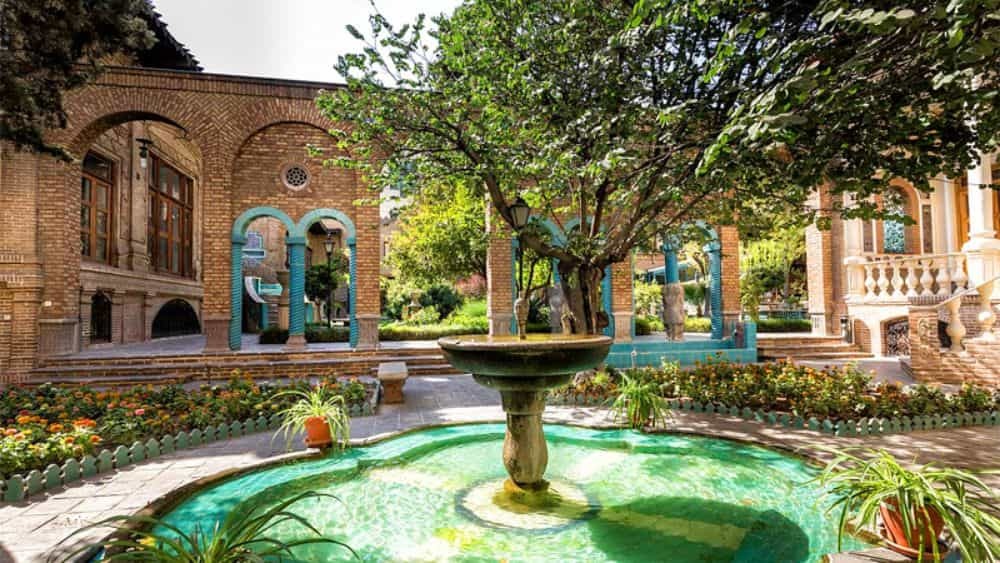 فضای خانه موزه مقدم در تهران