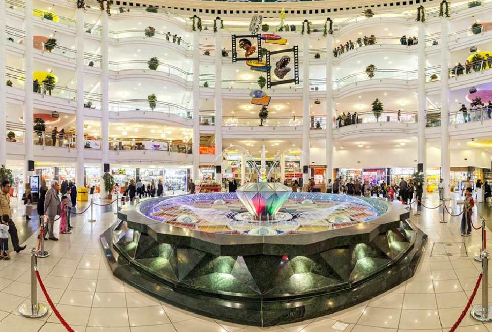 فضای داخل پاساژ الماس شرق در مشهد