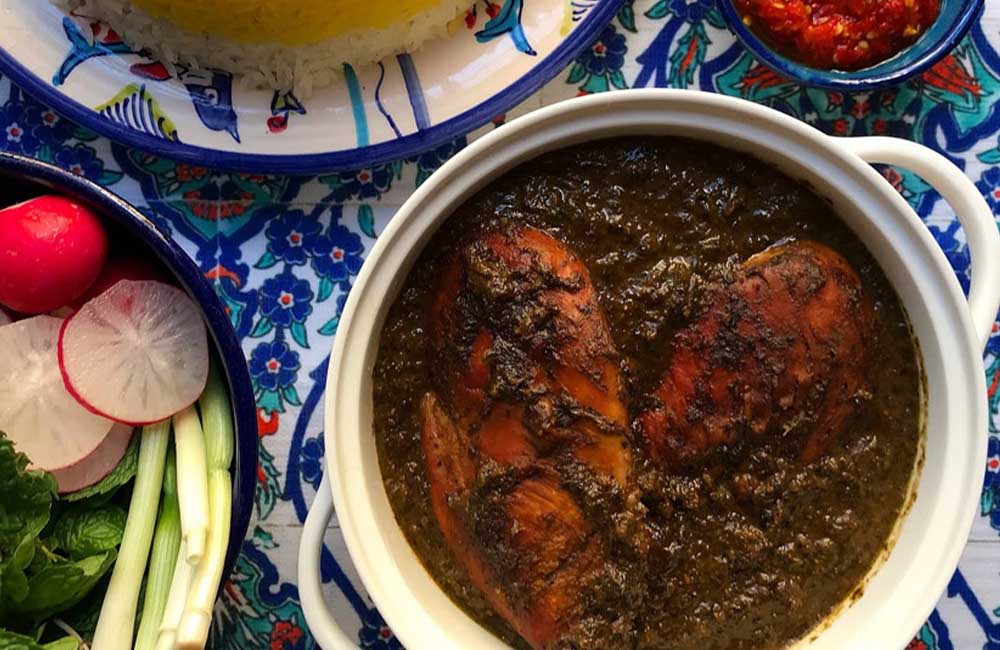 مرغ ترش روی سفره