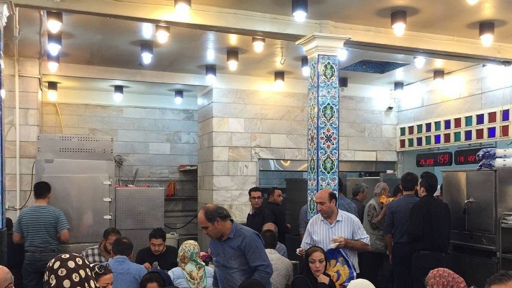 محیط داخلی رستوران شرف الاسلامی بازار تهران
