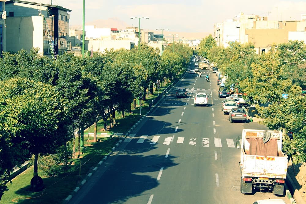 نمایی از پیاده‌روی در خیابان جانبازان تهران