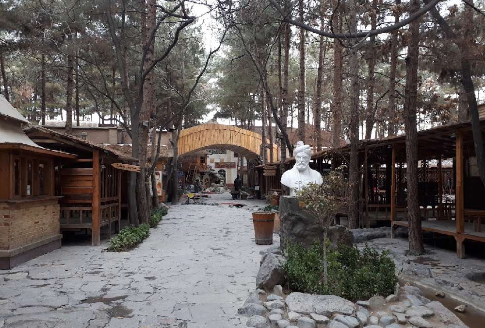 فضای باغی روباز پدیده از باغ رستوران های شاندیز