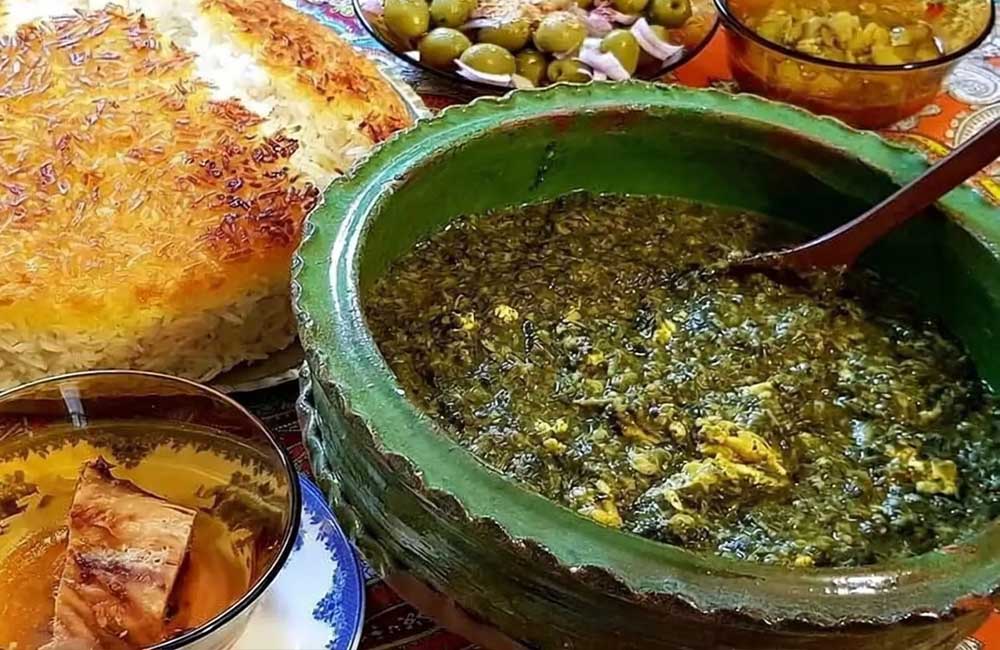 ترش تره در گمج کنار برنج و ماهی شور