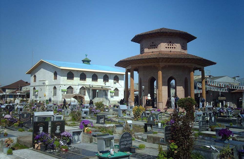آرامگاه میرزا کوچک خان در سلیمانداراب