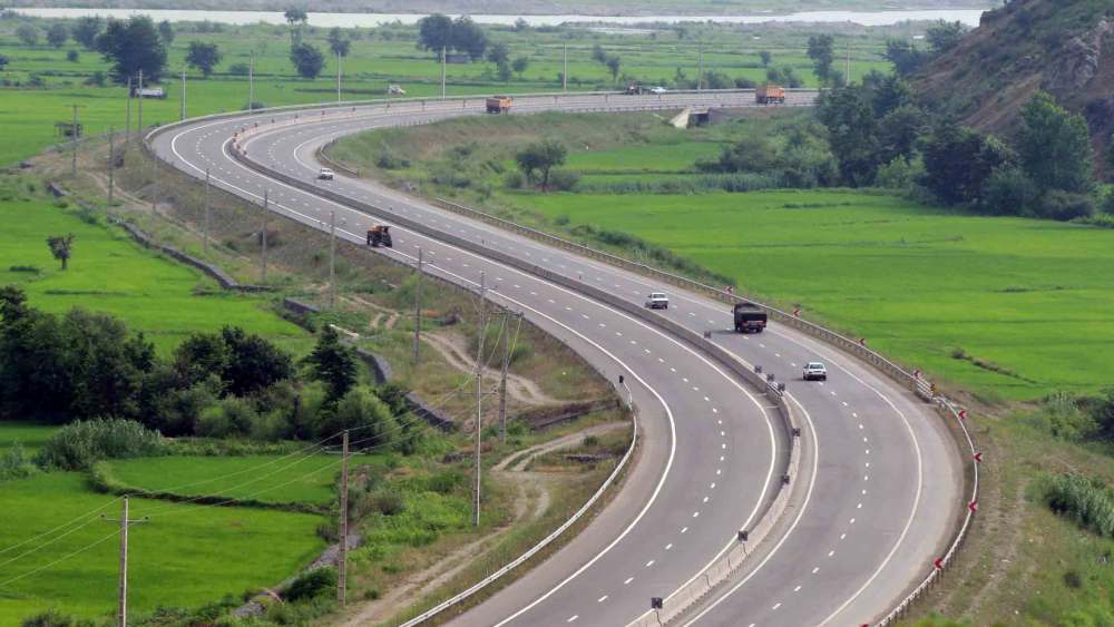 آزادراه قزوین رشت از نمای بالا