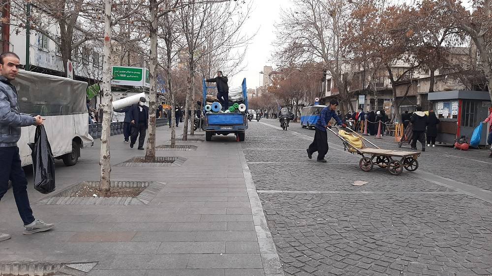نمایی از پیاده‌روی و خرید در خیابان ۱۵ خرداد تهران