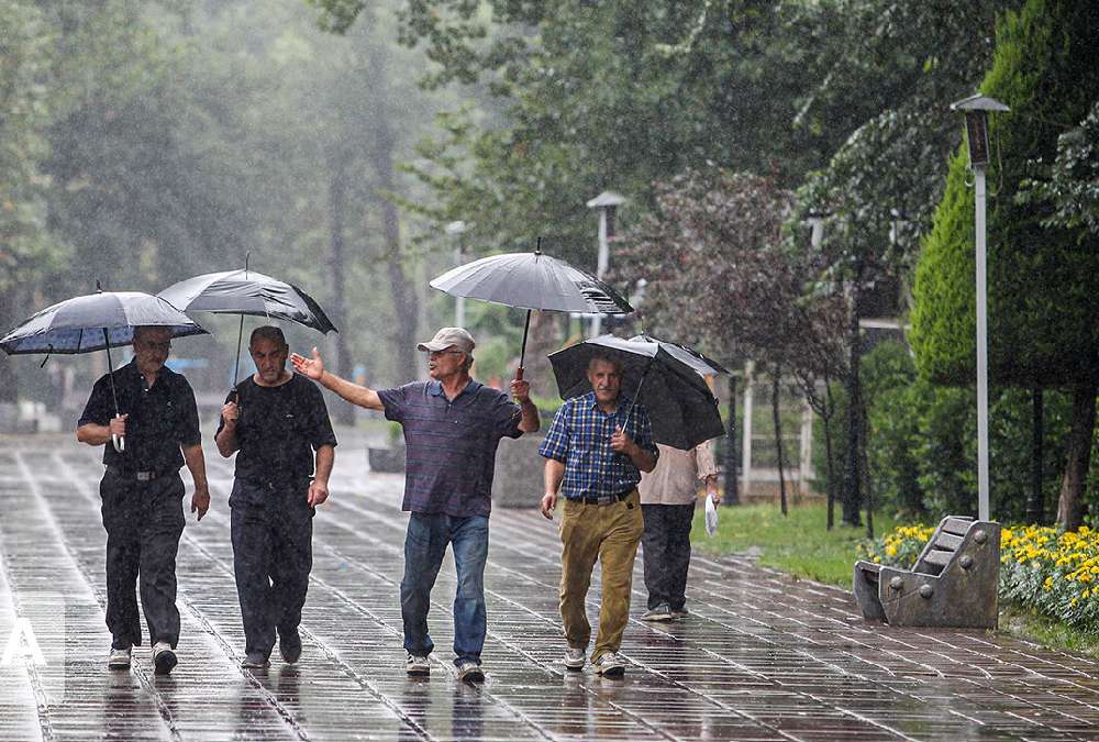 رشت در یک روز بارانی در تابستان