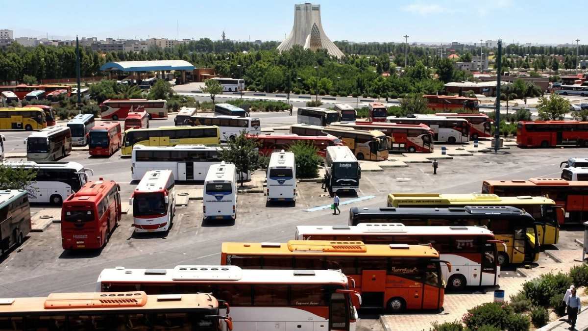 راهنمای سفر به تهران با اتوبوس (پایانه‌ها، بلیط و امکانات)