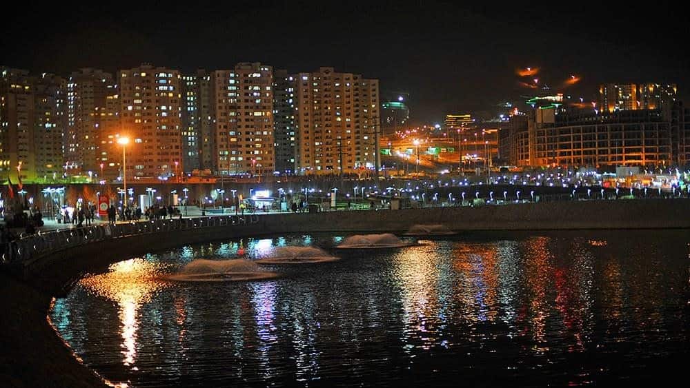 دریاچه چیتگر در شب