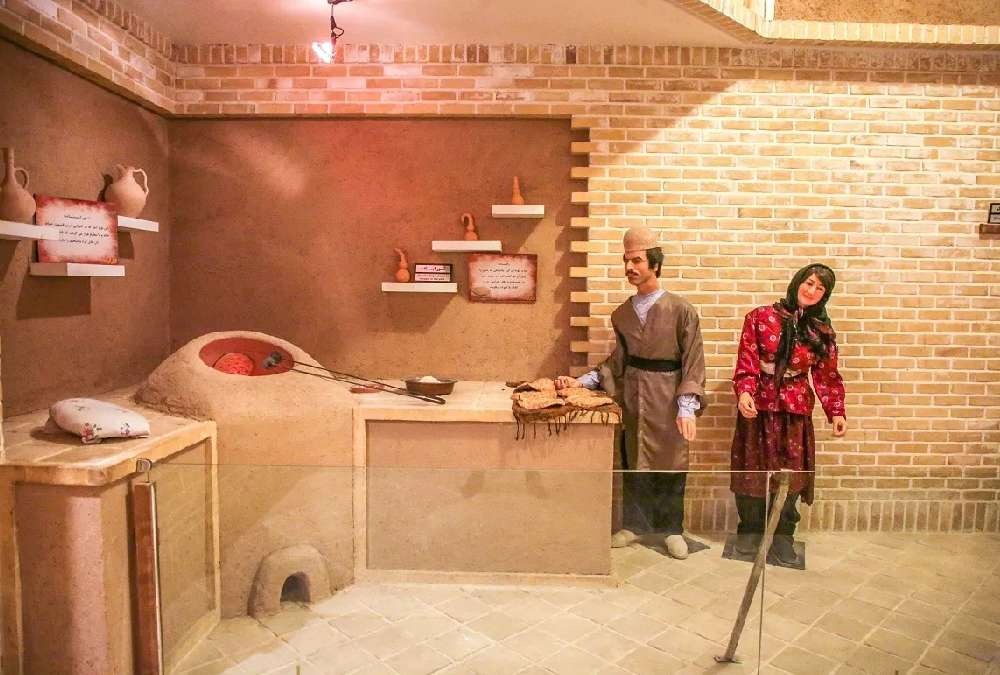 موزه نان مشهد با نمایش ابزارهای سنتی پخت نان