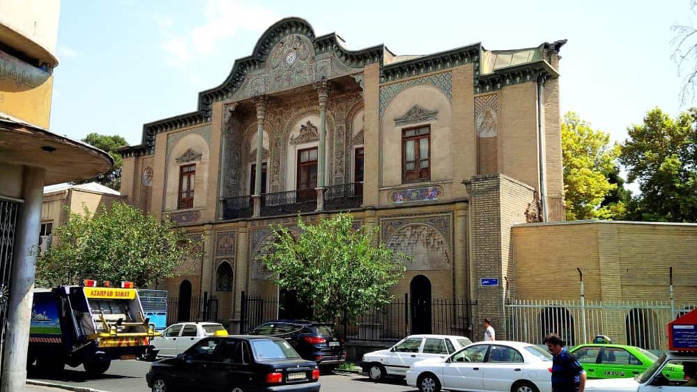 سردر عمارت مسعودیه در محله بهارستان تهران