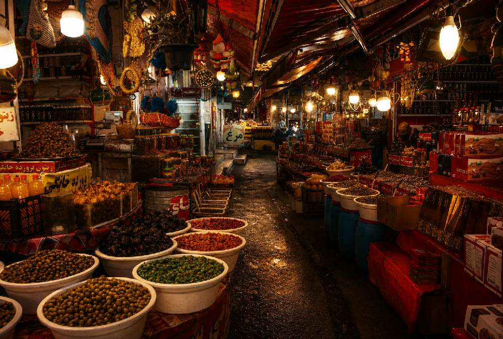 بازار سنتی ترشیجات رامسر ساخته‌شده توسط هوش مصنوعی
