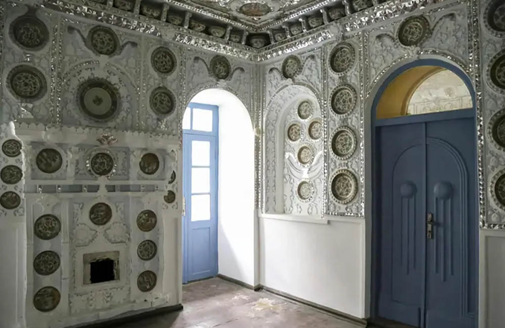 نمای داخلی تالار آینه در خانه ابریشمی
