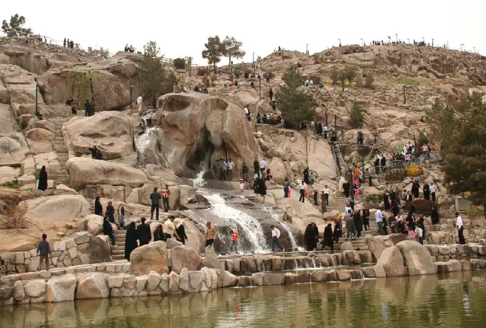 کوهسنگی از جاهای دیدنی مشهد در شب که نباید از دست داد