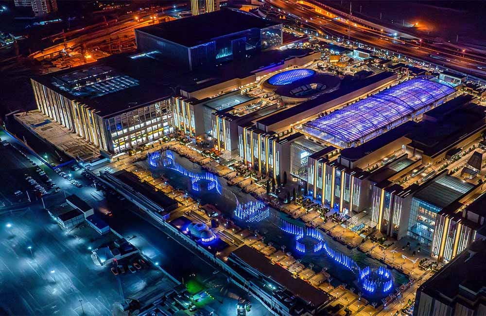 نمای هوایی ایران مال در شب