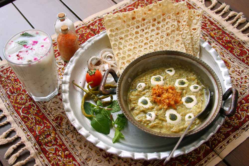کشک بادمجان با نان لواش