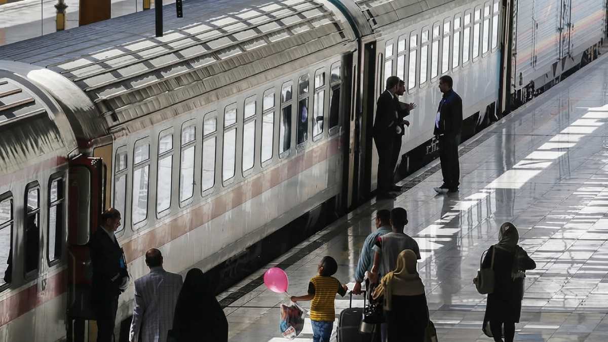 سفر به تهران با قطار؛ تمام جزئیات در مورد مسیرها و امکانات ایستگاه‌ها