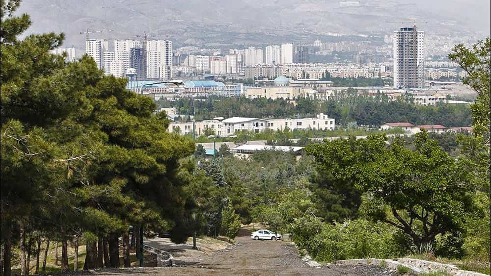 پارک چیتگر با چشم‌انداز شهر تهران