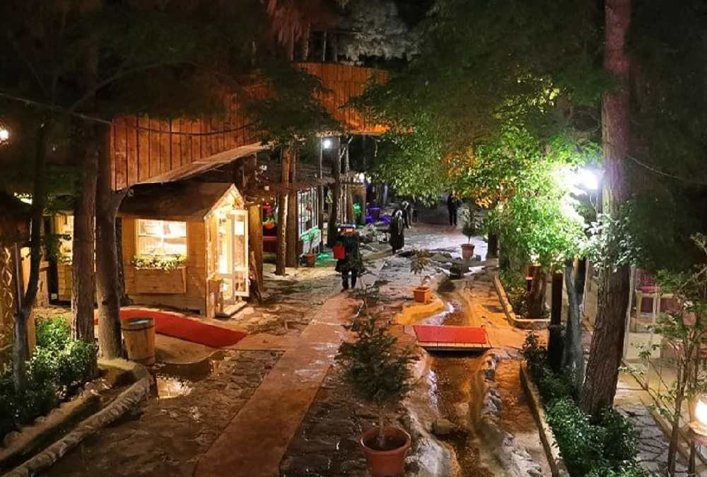 منطقه ییلاقی شاندیز از جاهای دیدنی مشهد در شب