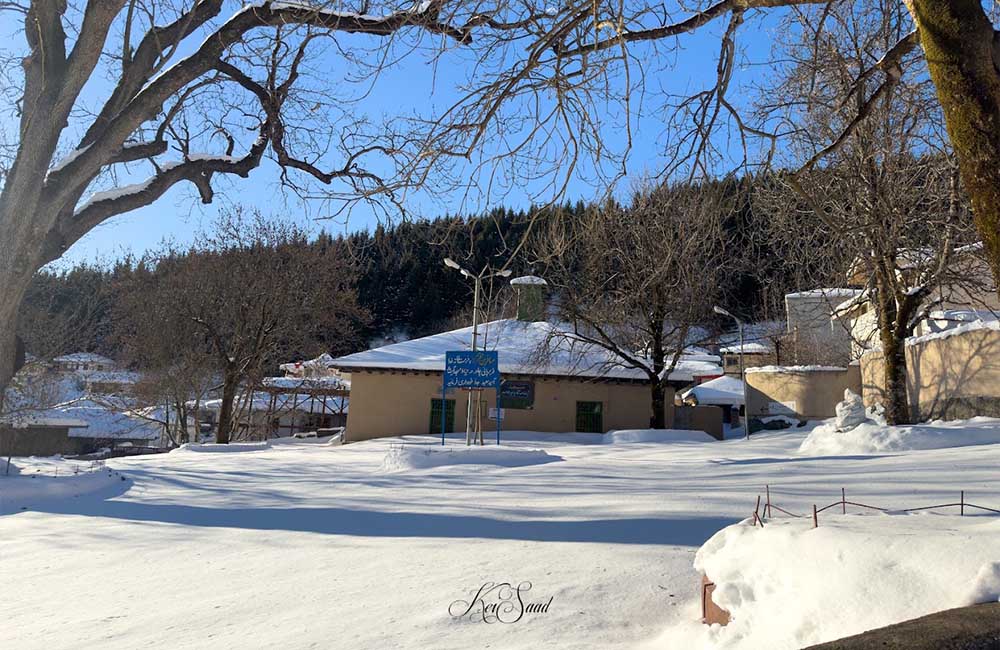 روستای جواهرده پوشیده در برف در یک روز آفتابی