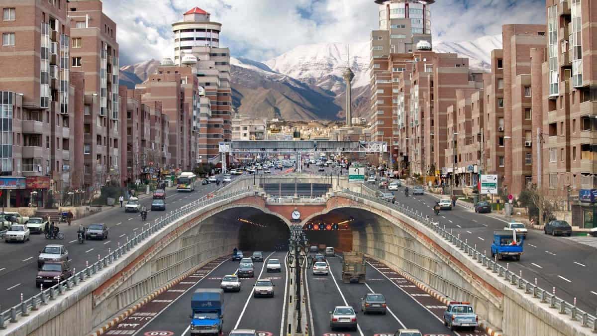 راهنمای سفر به تهران با خودروی شخصی (مسیرها، طرح ترافیک و پارکینگ)