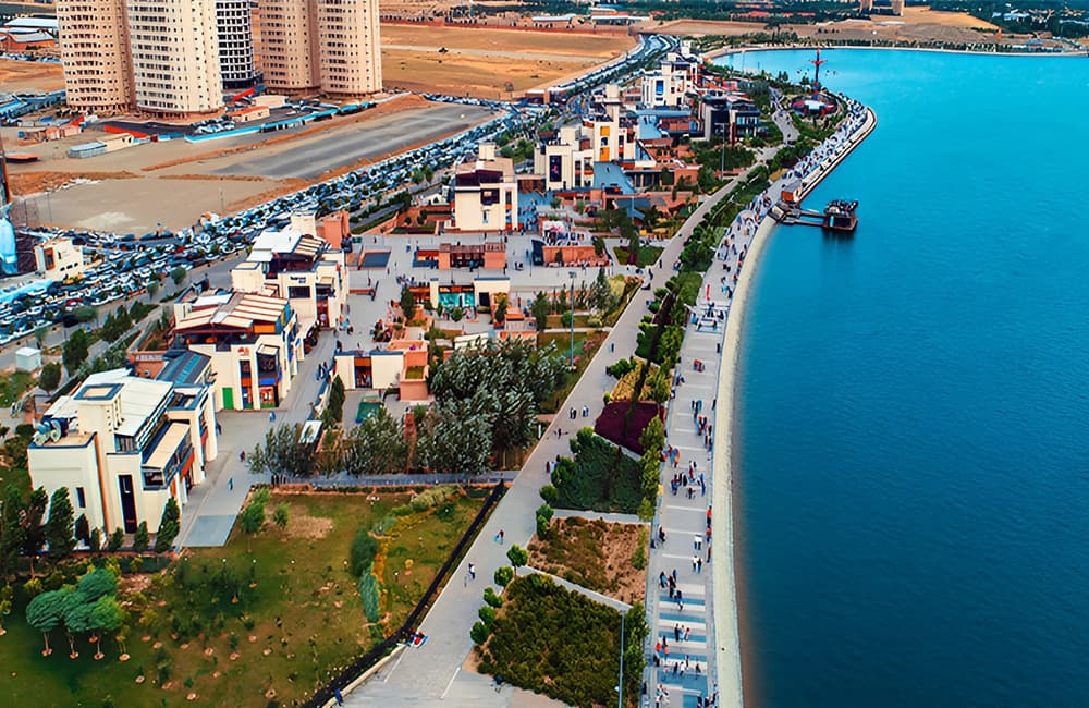 نمای هوایی بام لند در کنار دریاچه چیتگر