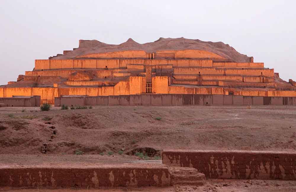 عبادتگاه چغازنبیل در غروب در خوزستان