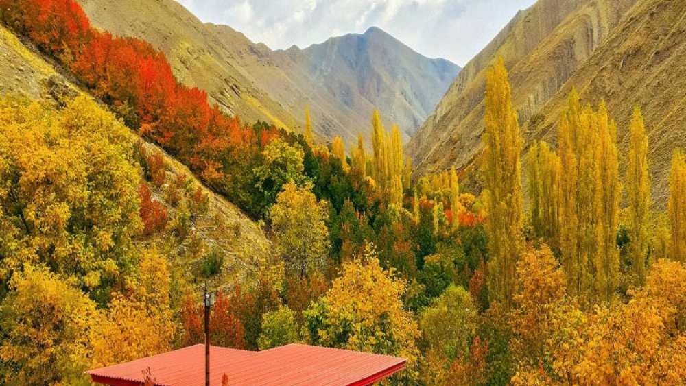 منظره روستای آهار در فصل پاییز
