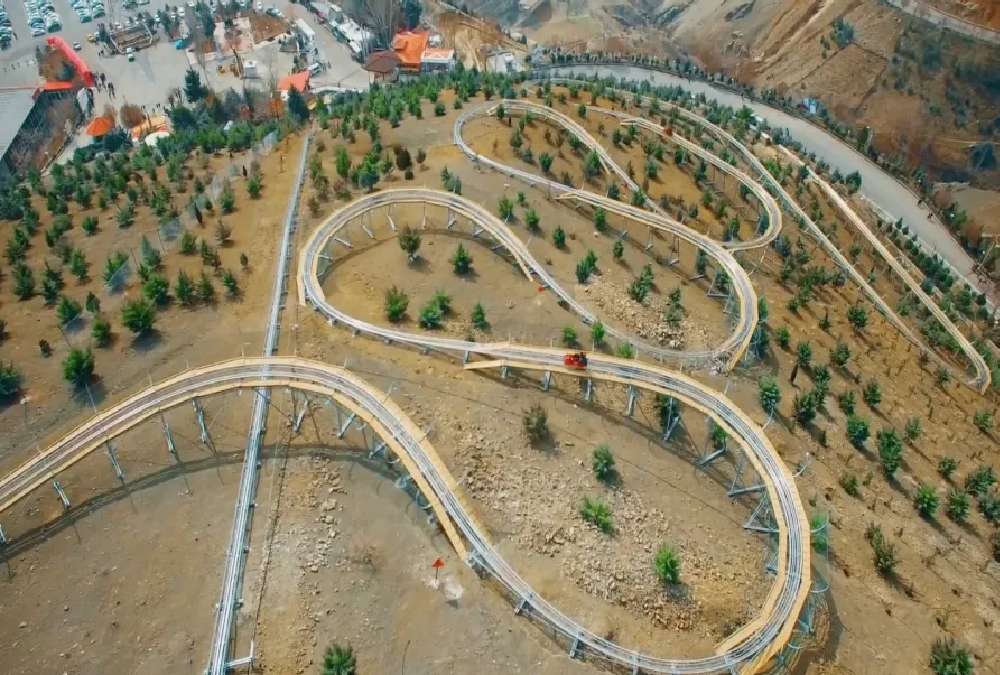 سورتمه بام تهران با مسیر پیچ‌درپیچ کوهستانی