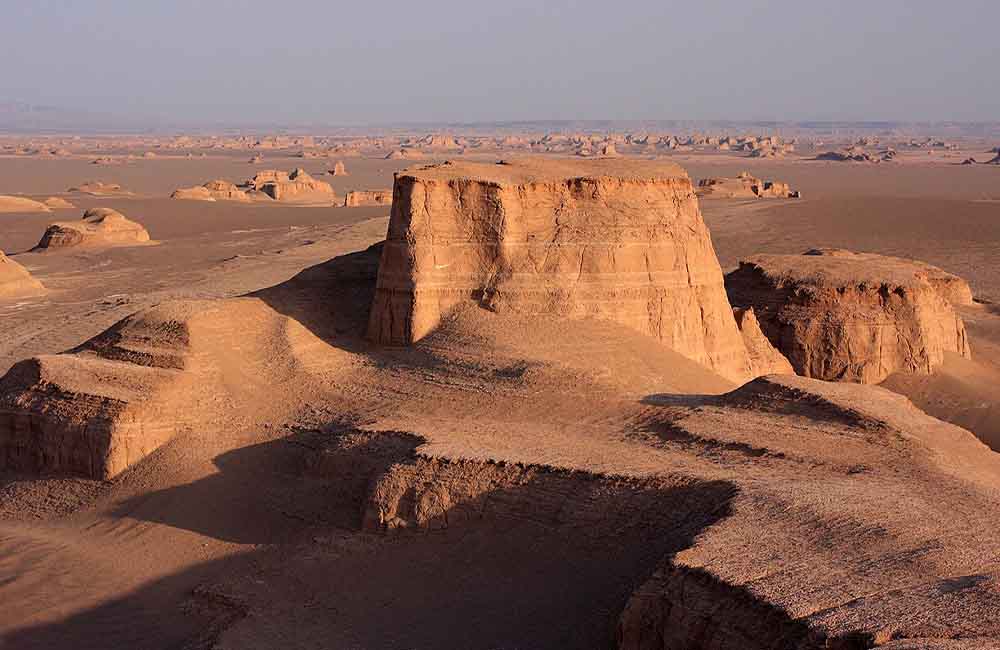نمای باز دشت لوت در ایران