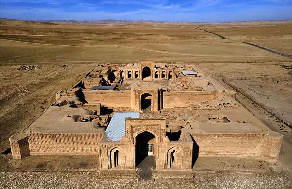 نمای هوایی از کاروانسرای رباط شرف