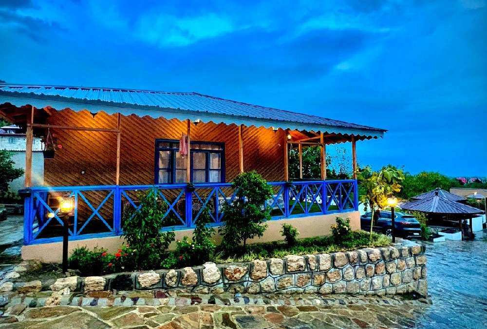 ویلایی روستایی در شب رامسر