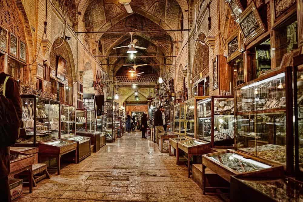 داخل بازار بزرگ اصفهان