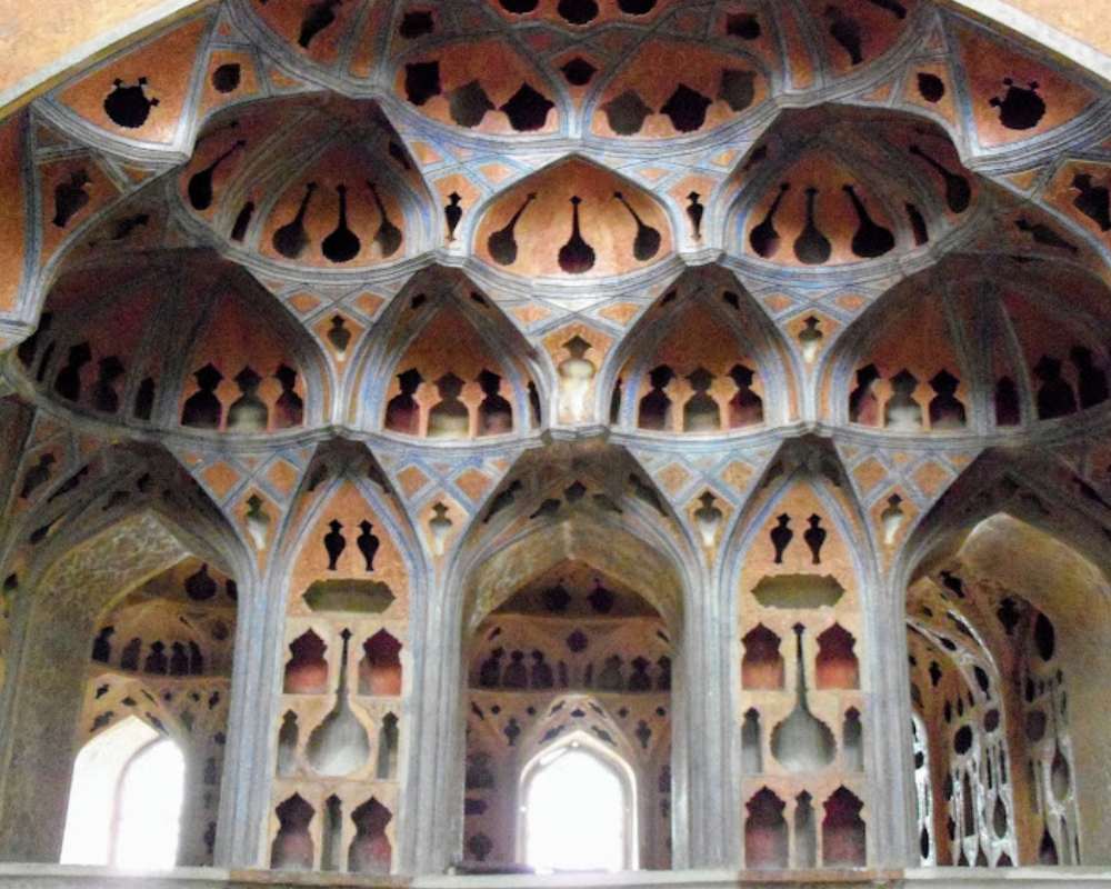 نمایی از طراحی بینظیر طاقهای کوچک عالی قاپو